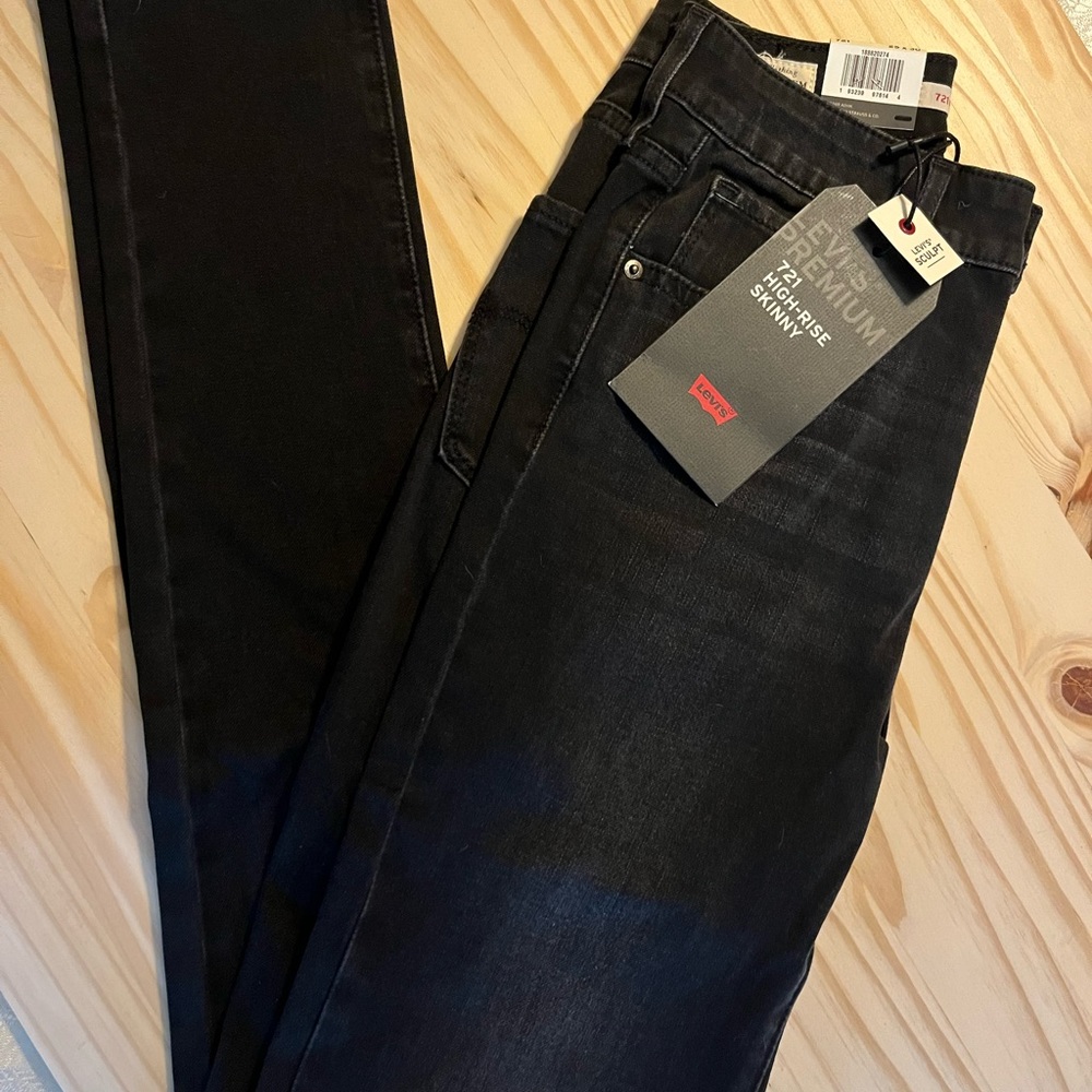 NEW with Tags Levi 721 High Skinny Washed Black (25x30)
